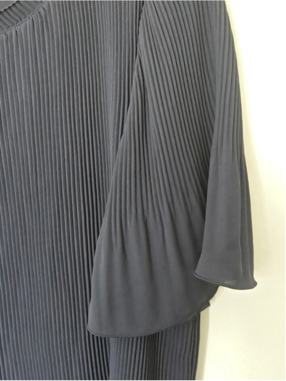 Ann Taylor Navy Ribbed Pleated Blouse Size L - Picture 3 of 5